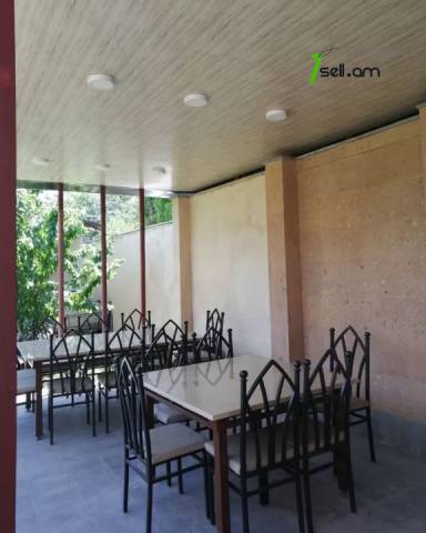 Երեք հարկանի քարե տուն, Ավան-Առինջ 2-րդ միկրոշրջան Ավանում, 1020 ք.մ., 3+ սանհանգույց