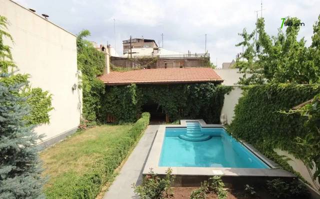 Երեք հարկանի քարե տուն Սևքարեցի Սաքոյի փողոցում Արաբկիրում, 600 ք.մ., 3+ սանհանգույց