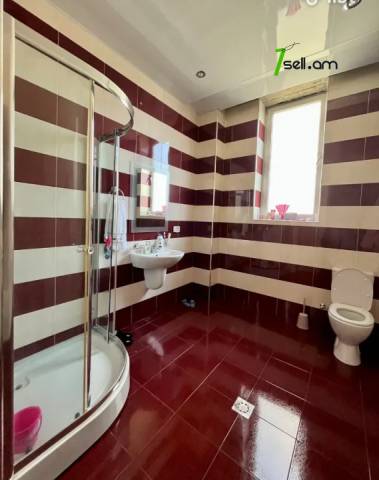 Ընդարձակ 4 սենյականոց բնակարան նորակառույց շենքում Արամի փողոցում, 255 ք.մ., 3+ սանհանգույց