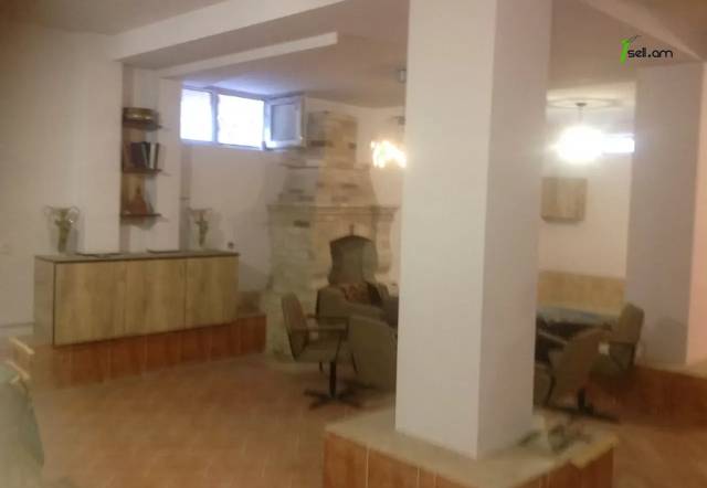 Երկու հարկանի քարե տուն Վարշավյան փողոցում Քանաքեռ Զեյթունում, 800 ք.մ., կապիտալ վերանորոգված