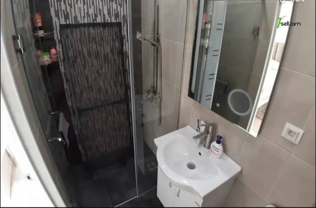 Երկու հարկանի քարե տուն Շրջանցիկ Թունել փողոցում Արաբկիրում, 220 ք.մ., 3+ սանհանգույց