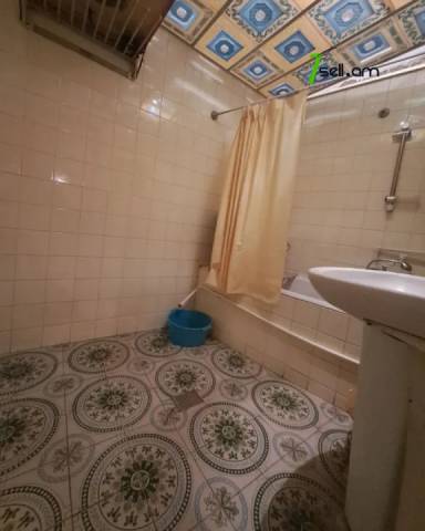 4 սենյականոց բնակարան Երվանդ Քոչարի փողոցում, 104 ք.մ., մի քանի պատշգամբ, նախավերջին հարկ