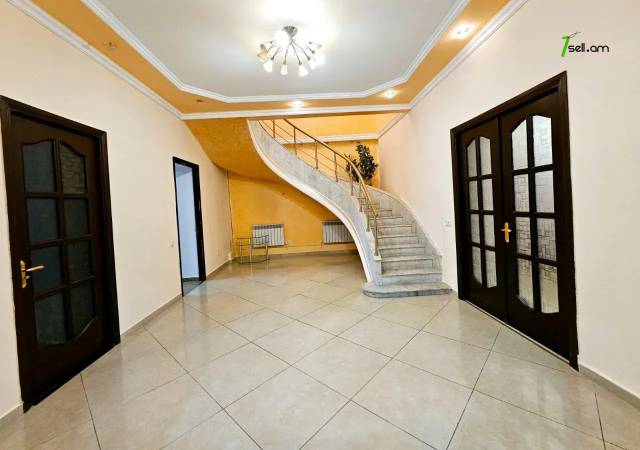 Երկու հարկանի քարե տուն Սևաստոպոլյան փողոցում Արաբկիրում, 572 ք.մ., 3+ սանհանգույց