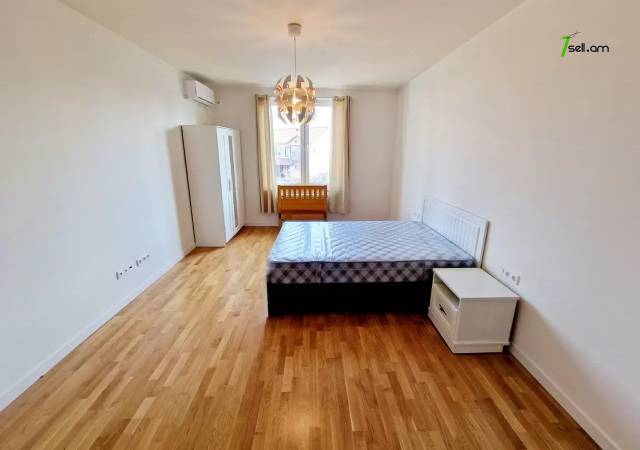 Երեք հարկանի քարե թաունհաուզ, Վահագնի Թաղամաս Աջափնյակում, 400 ք.մ., 3+ սանհանգույց