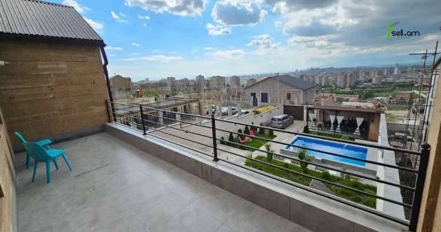 Երկու հարկանի քարե տուն Պետրոս Դուրյանի փողոցում Ավանում, 800 քմ, 2 սանհանգույց