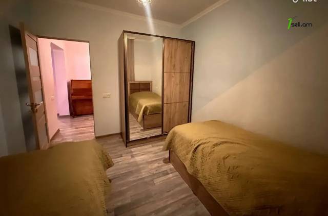3 սենյականոց բնակարան, Մելիք Մելիքյան փողոցի նրբանցք, 81 ք.մ., 2/9 հարկ, կապիտալ վերանորոգված