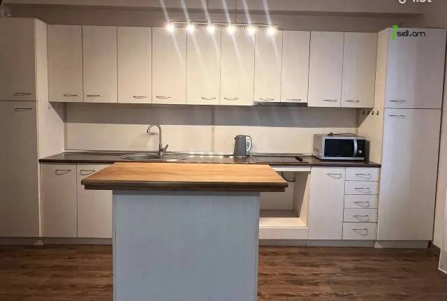 2 սենյականոց բնակարան նորակառույց շենքում Ադոնցի փողոցում, 78 ք.մ., բարձր առաստաղներ, 5/16 հարկ