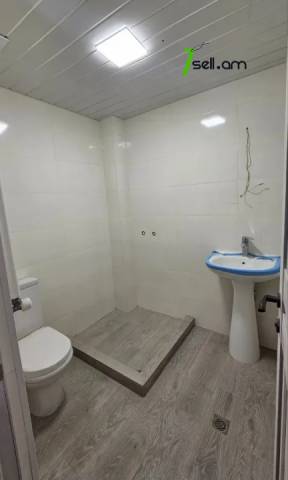 Երկու հարկանի քարե տուն Վահրամ Փափազյան փողոցում Արաբկիրում, 320 ք.մ., կապիտալ վերանորոգված