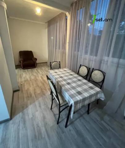 2 սենյականոց բնակարան Հալաբյան փողոցում, 54 ք.մ., 1/4 հարկ, կապիտալ վերանորոգված, քարե շենք