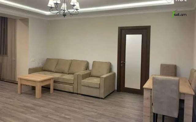 3 սենյականոց բնակարան Աթենքի փողոցում, 60 ք.մ., 2/5 հարկ, դիզայներական ոճով վերանորոգված, քարե շենք