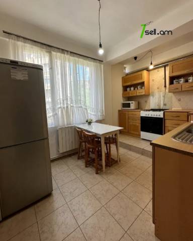 3 սենյականոց բնակարան Սարյանի փողոցում, 80 քմ, նախավերջին հարկ, եվրովերանորոգված, քարե շենք