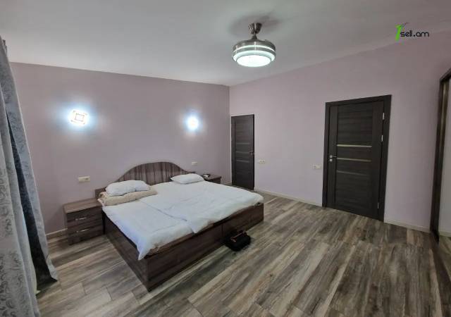 Երեք հարկանի քարե տուն Վարշավյան փողոցում Արաբկիրում, 630 քմ, 3+ սանհանգույց, կապիտալ վերանորոգված