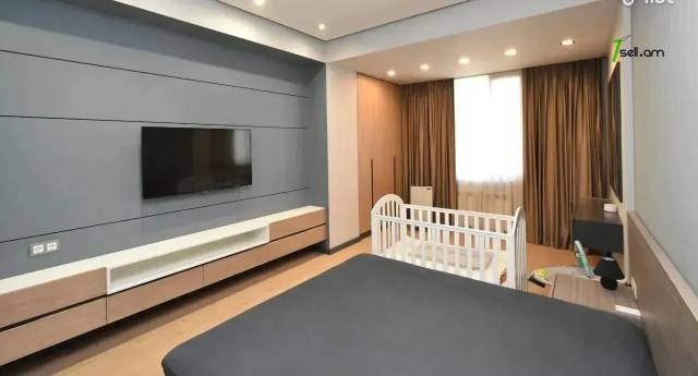 3 սենյականոց բնակարան նորակառույց շենքում Կոմիտասի պողոտայում, 106 ք.մ., նախավերջին հարկ