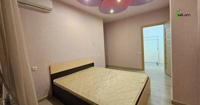 Երեք հարկանի քարե տուն Արցախի պողոտայում Էրեբունիում, 460 ք.մ., 3+ սանհանգույց, կապիտալ վերանորոգված