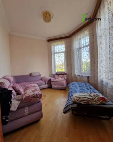 Երեք հարկանի քարե տուն Գևորգ Հովսեփյանի փողոցում Նորք Մարաշում, 1900 քմ, 3+ սանհանգույց