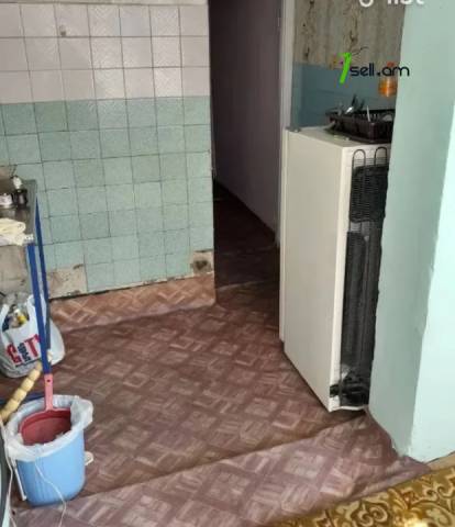 3 սենյականոց բնակարան Նանսենի փողոցում, 74 ք.մ., նախավերջին հարկ, բարձր առաստաղներ, քարե շենք