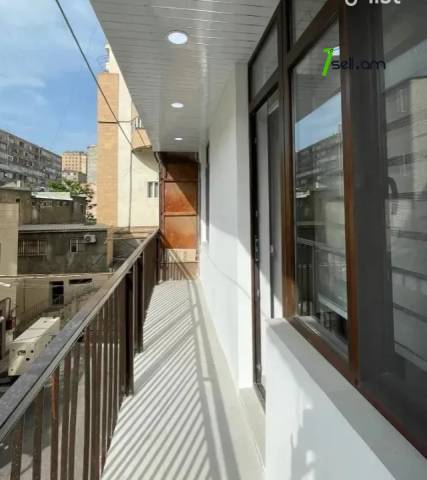 2 սենյականոց բնակարան Վիկտոր Համբարձումյանի փողոցում, 41 ք.մ., 3/9 հարկ, կապիտալ վերանորոգված