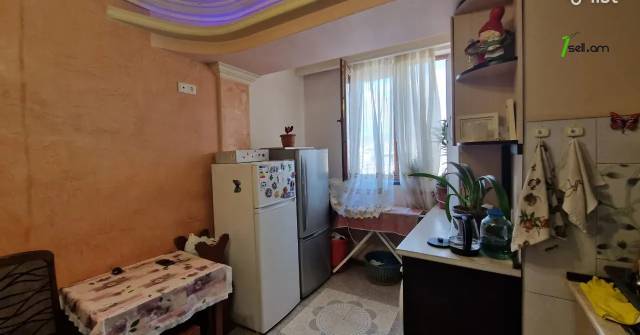 3 սենյականոց բնակարան, Ավան-Առինջ 1-ին միկրոշրջան, 60 քմ, 11/14 հարկ, եվրովերանորոգված