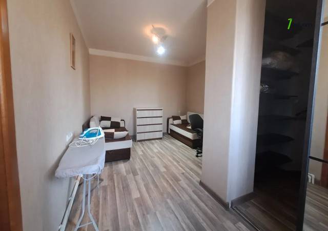 3 սենյականոց բնակարան Երվանդ Քոչարի փողոցում, 85 ք.մ., 6/14 հարկ, կապիտալ վերանորոգված