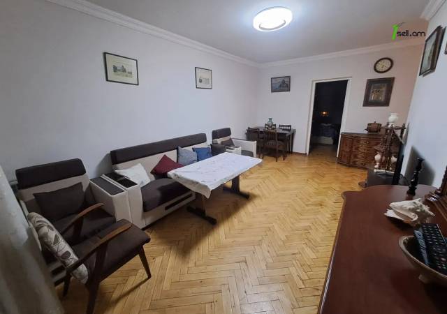 3 սենյականոց բնակարան Աբովյան փողոցում, 85 ք.մ., 2 սանհանգույց, 3/5 հարկ, կոսմետիկ վերանորոգում