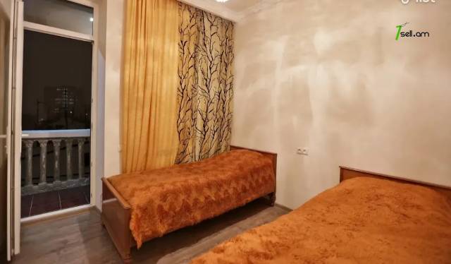 3 սենյականոց բնակարան Կասյան փողոցում, 57 ք.մ., բարձր առաստաղներ, եվրովերանորոգված, քարե շենք