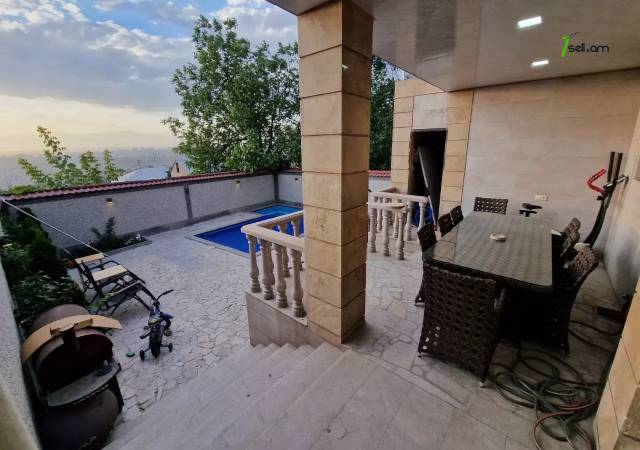 Երեք հարկանի քարե տուն, Նորք-Մարաշ վարչական շրջան Նորք Մարաշում, 300 ք.մ., 3+ սանհանգույց