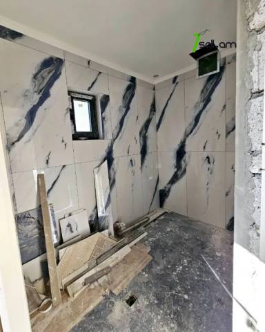 Երեք հարկանի քարե տուն Գևորգ Վարդանյան փողոցում Արաբկիրում, 1660 քմ, 3+ սանհանգույց