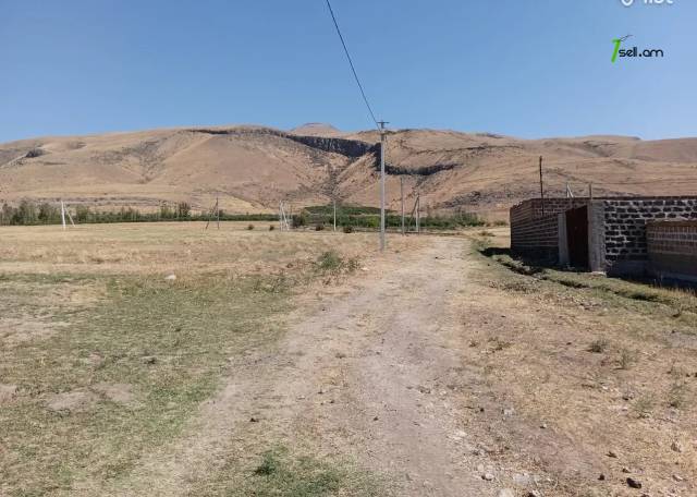 Գյուղատնտեսական հողատարածք 1-րդ փողոցում Աբովյանում, 10,000 ք.մ.