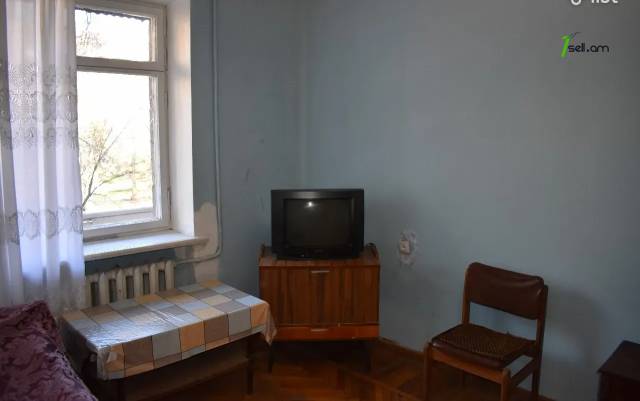 5 սենյականոց բնակարան Վահրամ Փափազյան փողոցում, 85 քմ, 2/5 հարկ, 2 սանհանգույց, քարե շենք