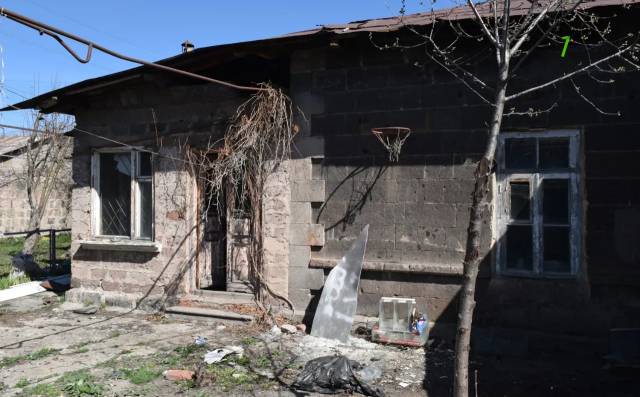 Մեկ հարկանի քարե տուն Երկաթգծի փողոցում Գյումրիում, 112 քմ