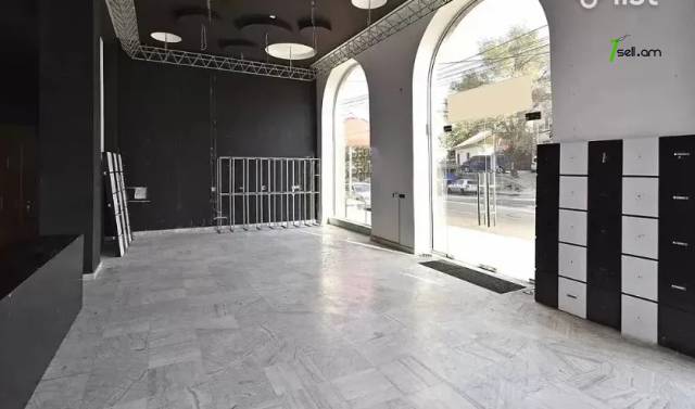 Բազմաֆունկցիոնալ գույք Չարենցի փողոցում կենտրոնում, 282 ք.մ.