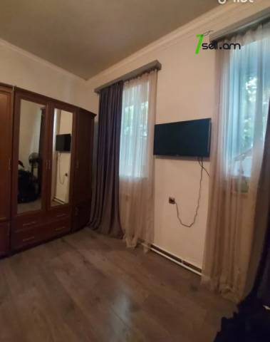 Մեկ հարկանի քարե տուն Սիլիկյան 12-րդ փողոցում Աջափնյակում, 500 ք.մ., 3+ սանհանգույց