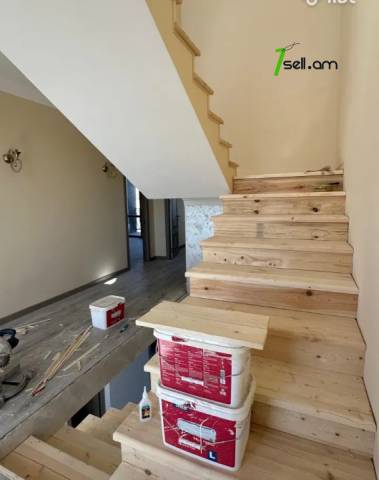 Երկու հարկանի տուն Մելքումով փողոցում Դավթաշենում, 190 քմ, 2 սանհանգույց