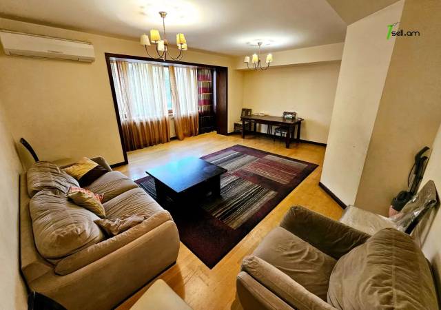 3 սենյականոց բնակարան Հանրապետության փողոցում, 100 քմ, 2/6 հարկ, կապիտալ վերանորոգված, քարե շենք