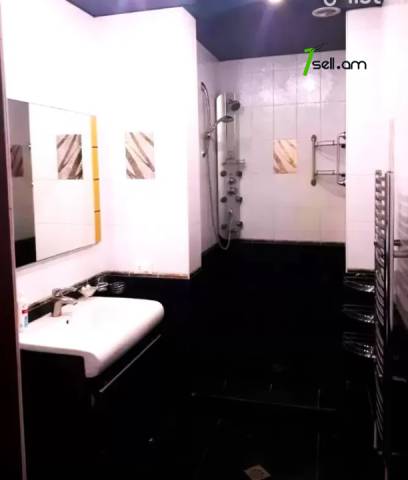 3 սենյականոց բնակարան Սայաթ-Նովայի պողոտայում, 105 ք.մ., 2 սանհանգույց, բարձր առաստաղներ