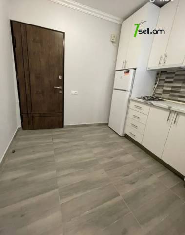 Մեկ հարկանի քարե տուն Նալբանդյան փողոցում կենտրոնում, 50 ք.մ., եվրովերանորոգված