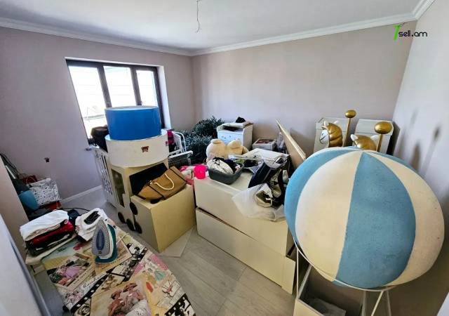 Երկու հարկանի տուն Մհեր Մկրտչյան փողոցում Ավանում, 580 ք.մ., 3+ սանհանգույց, կապիտալ վերանորոգված