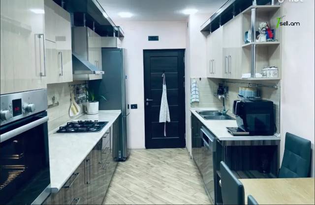 3 սենյականոց բնակարան, Դավթաշեն 1-ին թաղամաս, 90 ք.մ., նախավերջին հարկ, կապիտալ վերանորոգված