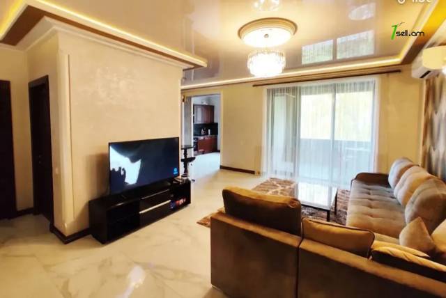 3 սենյականոց բնակարան Վարդանանց փողոցում, 86 ք.մ., 2/5 հարկ, 2 սանհանգույց, բարձր առաստաղներ