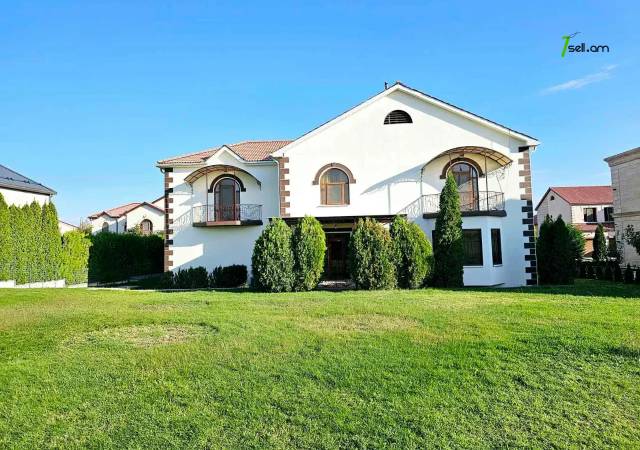 Երկու հարկանի քարե տուն, Վահագնի Թաղամաս Աջափնյակում, 1820 ք.մ., 3+ սանհանգույց