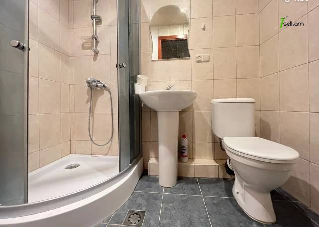2 սենյականոց բնակարան Ամիրյան փողոցում, 60 ք.մ., 2/2 հարկ, բարձր առաստաղներ, եվրովերանորոգված