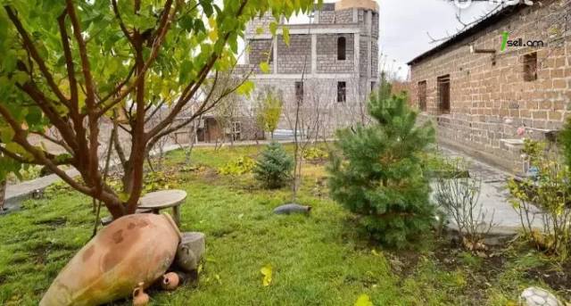 Մեկ հարկանի քարե տուն Նորքի 2-րդ փողոցում Նորք Մարաշում, 120 ք.մ., դիզայներական ոճով վերանորոգված