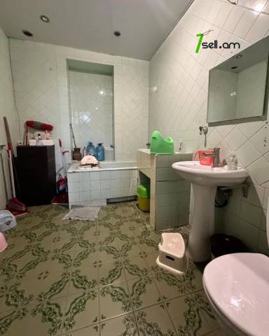 Բազմաֆունկցիոնալ գույք Արամ Խաչատրյանի փողոցում Արաբկիրում, 150 քմ