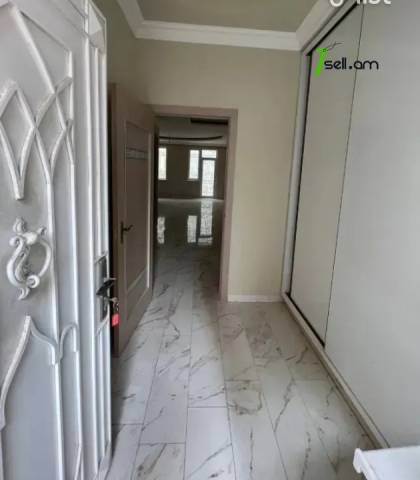 Երկու հարկանի քարե տուն Հալաբյան փողոցում Աջափնյակում, 130 ք.մ., 3+ սանհանգույց