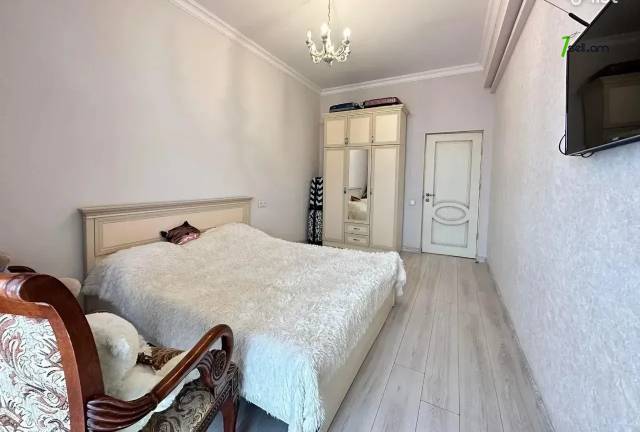 Ընդարձակ 3 սենյականոց բնակարան նորակառույց շենքում, Ծիծեռնակաբերդի խճուղի, 183 քմ, 7/13 հարկ