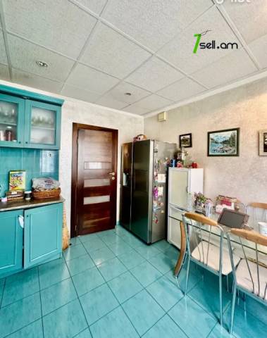 3 սենյականոց բնակարան Սայաթ-Նովայի պողոտայում, 112 քմ, նախավերջին հարկ, եվրովերանորոգված, քարե շենք