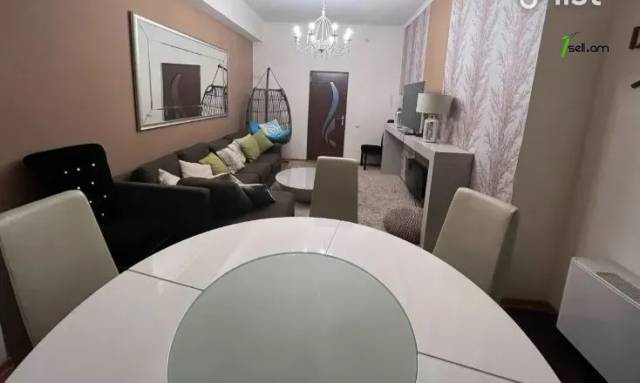 3 սենյականոց բնակարան նորակառույց շենքում Նիկողայոս Ադոնցի փողոցում, 81 ք.մ., բարձր առաստաղներ