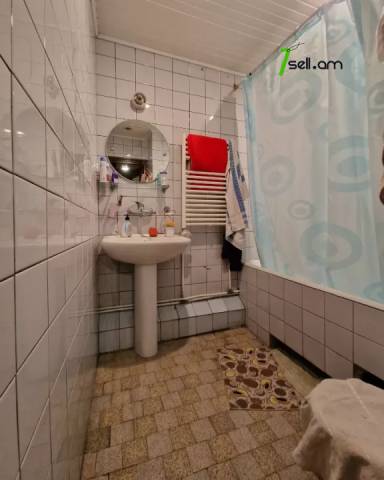 2 սենյականոց բնակարան Մխիթար Հերացի փողոցում, 75 ք.մ., 2 սանհանգույց, նախավերջին հարկ