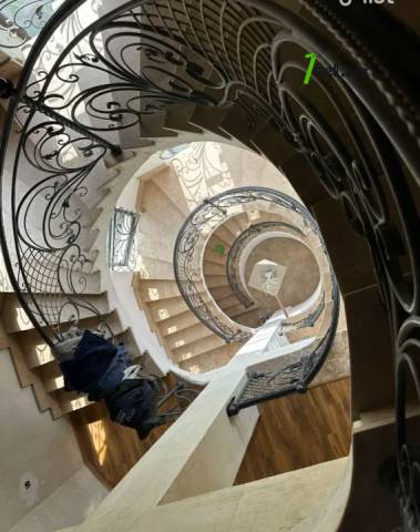 Չորս հարկանի քարե տուն 1-րդ փողոցում Քասախում, 448 ք.մ., 3+ սանհանգույց, մասնակի վերանորոգում