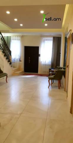 Երկու հարկանի քարե տուն Նվեր Սաֆարյան փողոցում Ավանում, 600 ք.մ., 3+ սանհանգույց